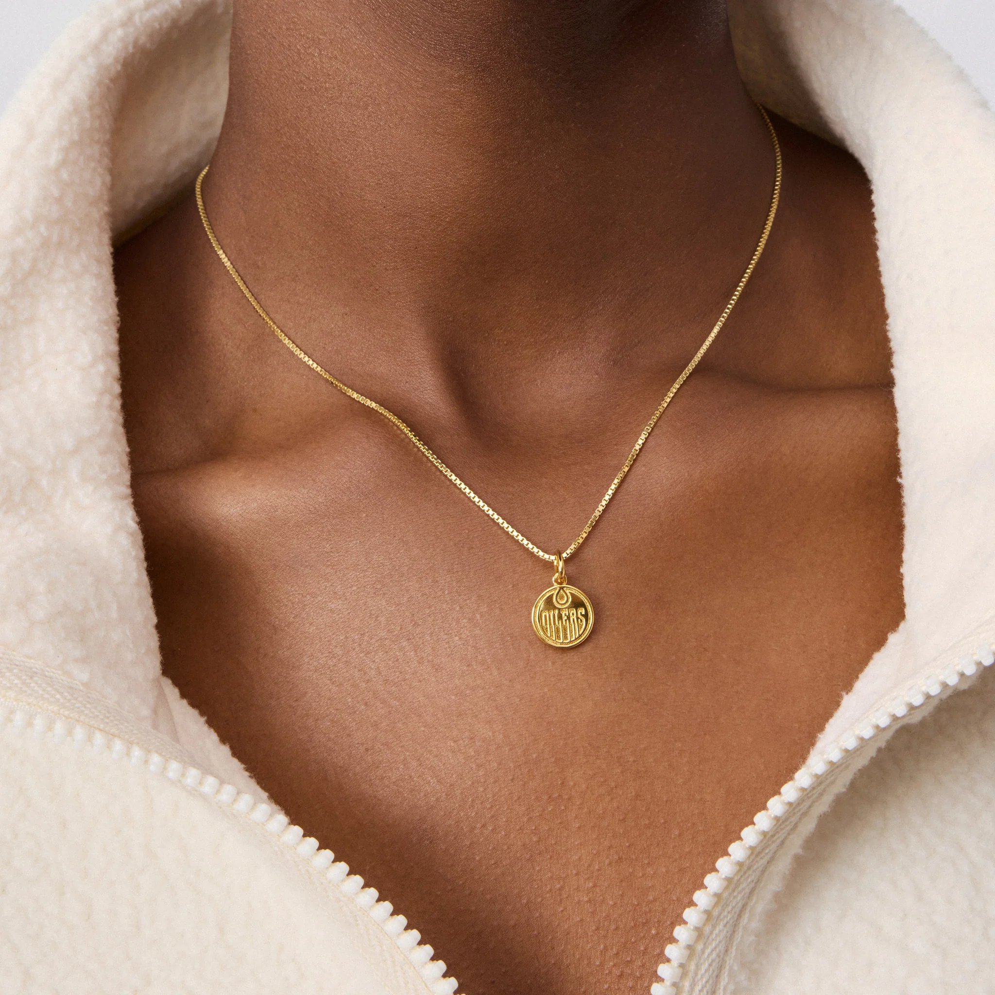 Edmonton Oilers Hillberg & Berk Gold Medallion Necklace - Image 3