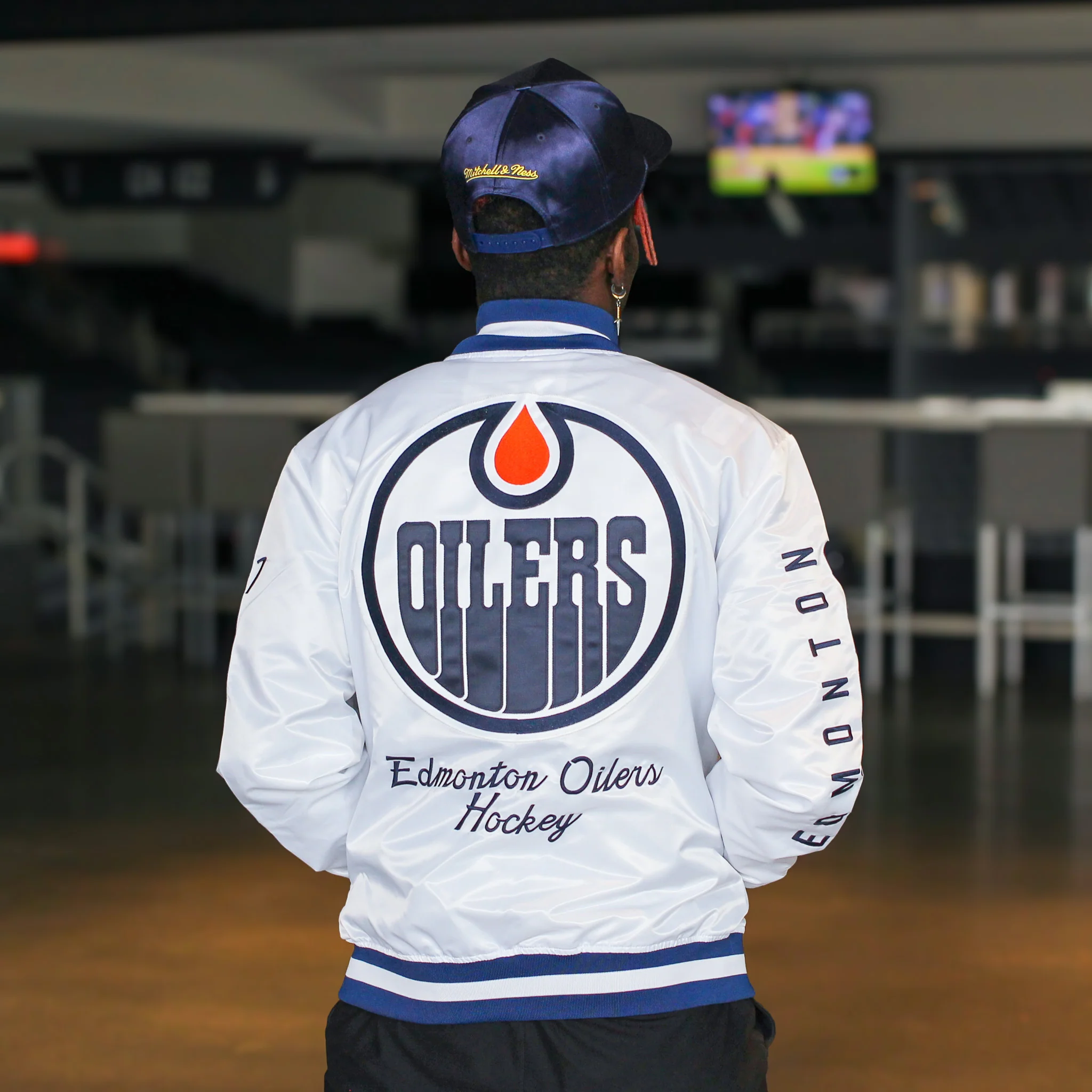 Edmonton Oilers Mitchell & Ness Arctic White Lightweight Satin Jacket - Image 2